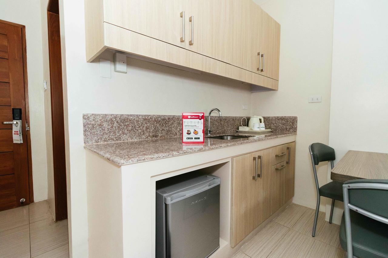 Reddoorz Premium @ Sampaloc Makati Hotell Makati City Exteriör bild