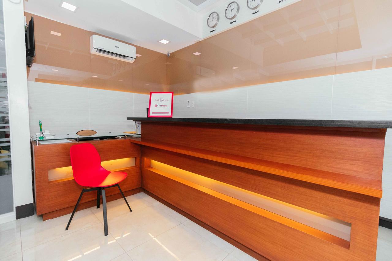 Reddoorz Premium @ Sampaloc Makati Hotell Makati City Exteriör bild