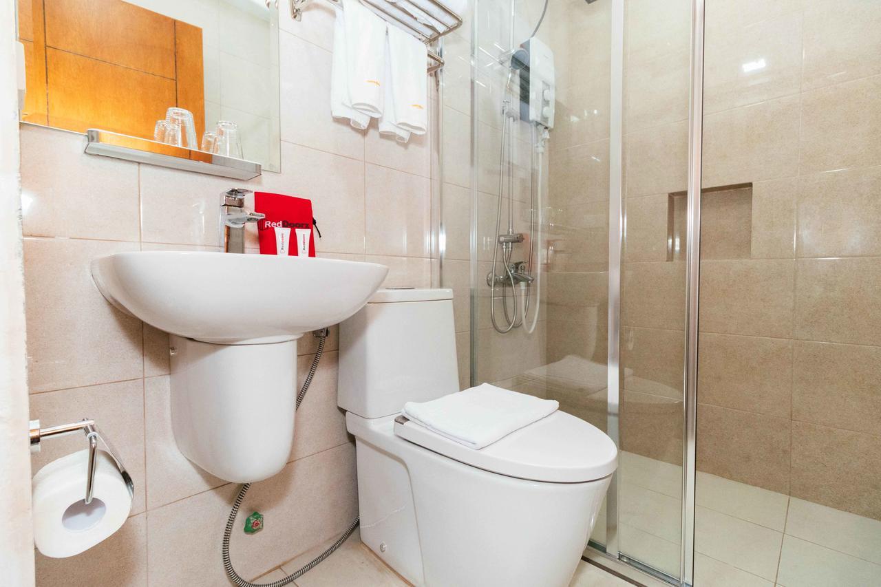 Reddoorz Premium @ Sampaloc Makati Hotell Makati City Exteriör bild