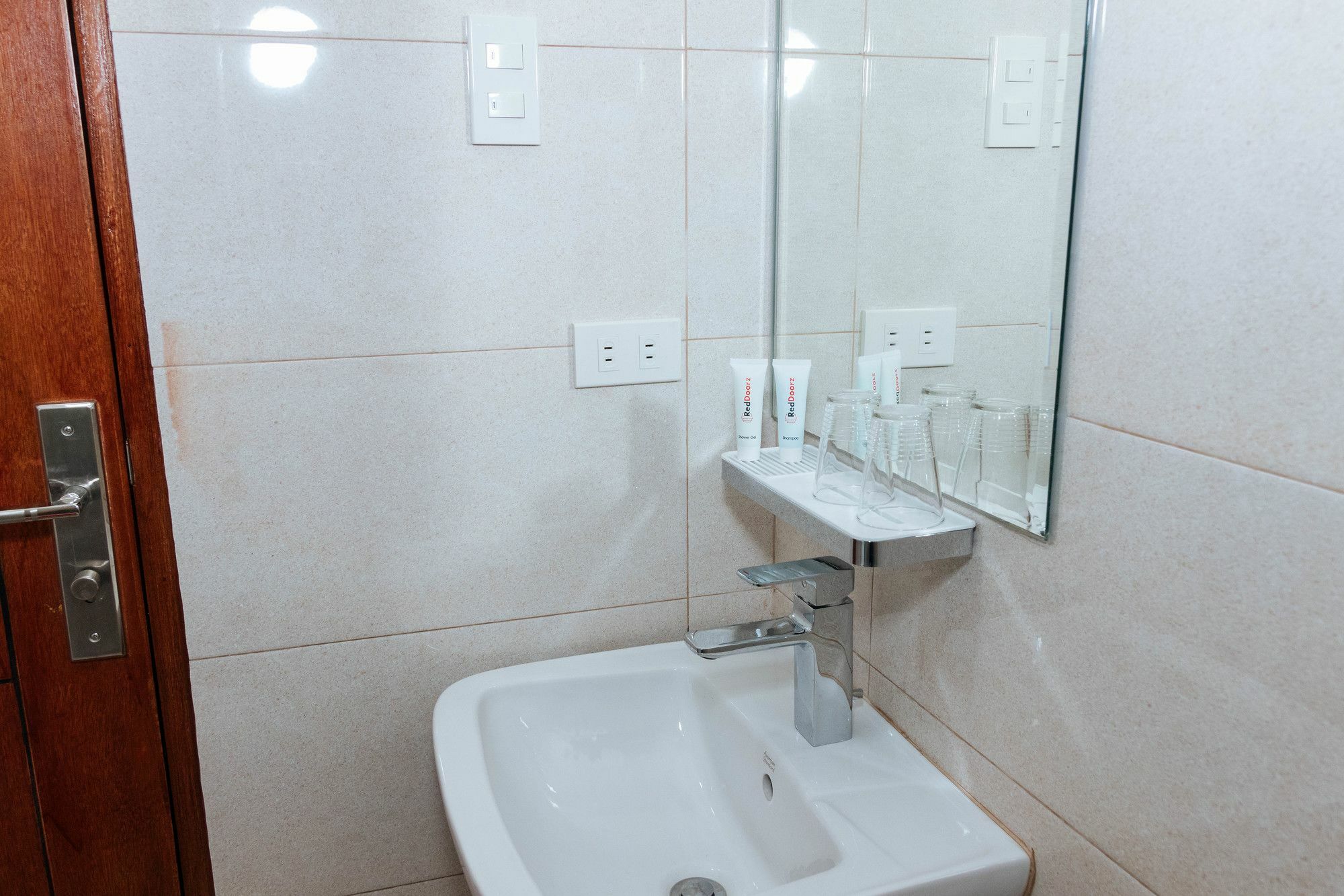 Reddoorz Premium @ Sampaloc Makati Hotell Makati City Exteriör bild